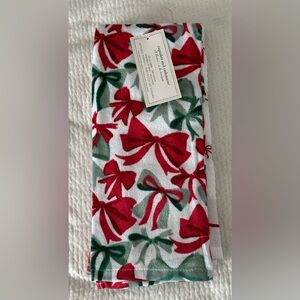 ✨NWT✨ cupcakes & cashmere: 3 Kitchen Towels